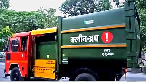Mumbai Garbage Vehicle: Dangerous Work by BMC Employees! Mismanagement in Waste Management Despite a 3000 Crore Contract