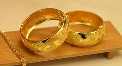 Significant Drop in Bullion Market; Silver Cheaper by 12,225 Rupees, Gold Prices Also Down