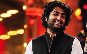 Arijit Singh's Strong Comeback After Retirement; Emotional Meeting with Fans in Kolkata