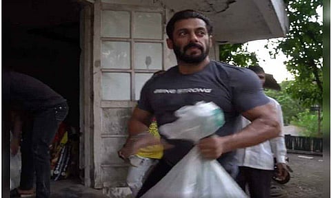 Salman Khan donates food supplies to local villagers
