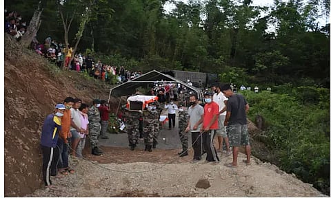 Troops of the Army bids adieu to Sepoy Lungambui Abonmei from Manipur