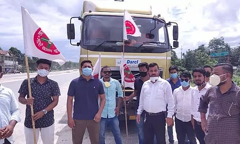 All Assam Students Union burns NHPC effigy for continuing construction work