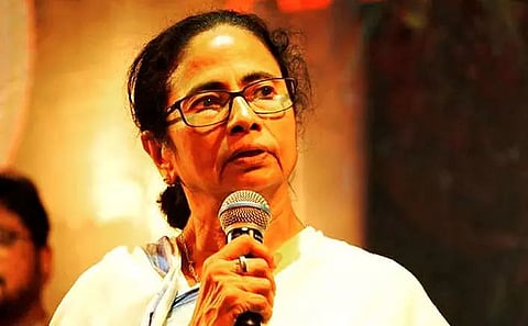 Mamata Banerjee meets artistes' forum, stresses on indoor shooting