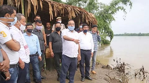 Minister Keshab Mahanta visits erosion-prone villages in Naharkotia LAC