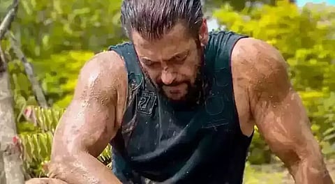 Netizens troll Salman Khan for 'posing' to pay respect to farmers
