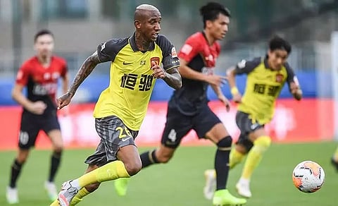 Former Barcelona midfielder Paulinho scores in Guangzhou Evergrande's win