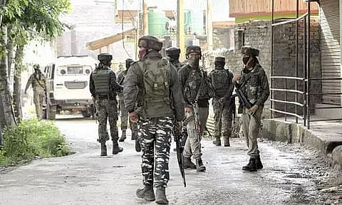 2 policemen killed in terrorist attack on the outskirts of Srinagar