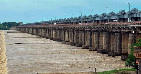 Godavari level rising to danger mark as rains continue