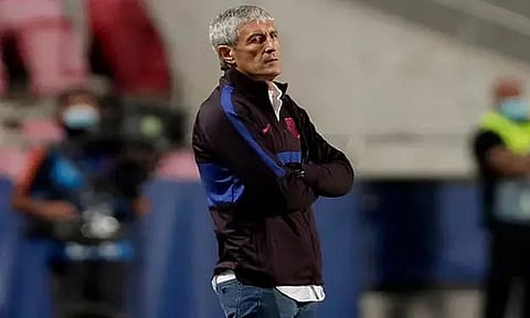 Barcelona sack coach coach Quique Setien