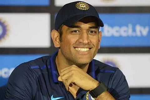 MS Dhoni swaps his business class seat with economy class passenger