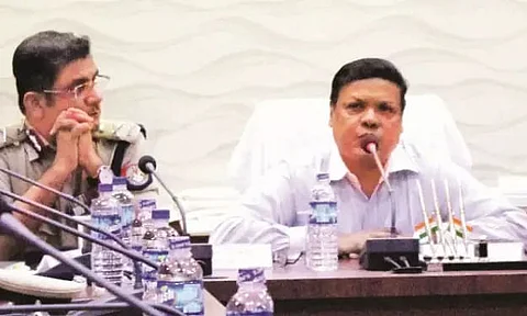 File Image: Kumar Sanjay Krishna (R)
