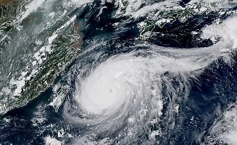 Typhoon "Maysak" approaching Okinawa, on its way toward Korean Peninsula