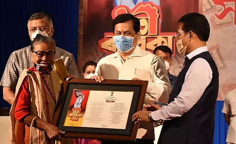 CM Sarbananda Sonowal presents Sati Radhika Award 2020 to Evelyntice Sajem