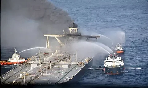 Burning New Diamond: Despite bad weather, fire fighting on for 5th day