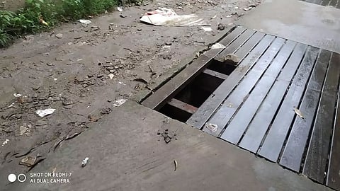 Bridge with two metal plates broken turns deathtrap!