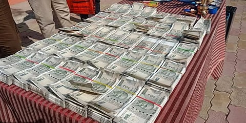 Gaurisagar Police nab six dacoits and recovered looted money from their procession