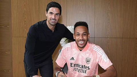 Pierre-Emerick Aubameyang signs new contract with the club