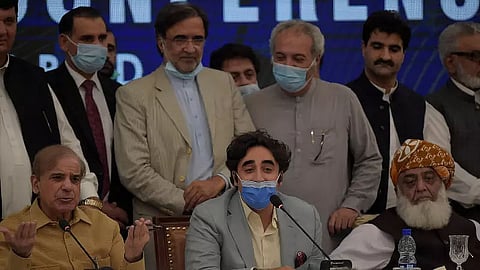 Pakistan Opposition parties form alliance to oust government