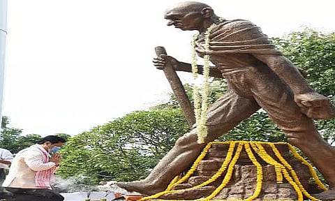 CM Sarbananda Sonowal pays rich tributes to Mahatma Gandhi