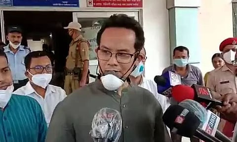 Cong MP Gaurav Gogoi visits KMSS leader Akhil Gogoi at GMCH