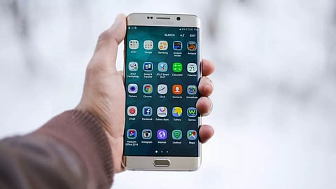Smartphones & fashion to dominate festive sales