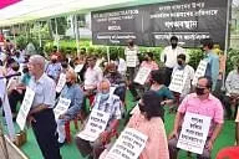 Tripura scribes protest against attacks on media