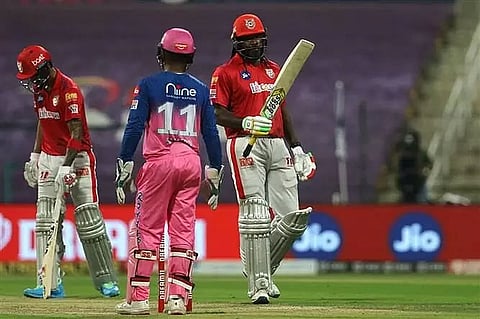 Chris Gayle becomes first to hit 1,000 sixes in T20