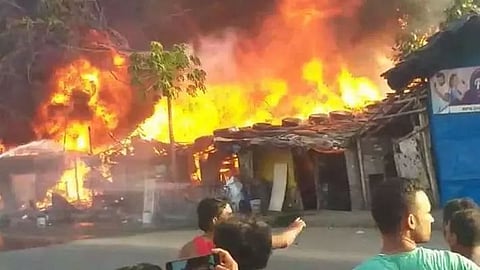 Fire breaks out at Kolkata slum
