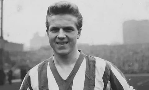 Former Manchester United forward Albert Quixall dies at 87