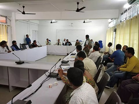 Election Observer for Mushalpur holds meeting with candidates, representatives