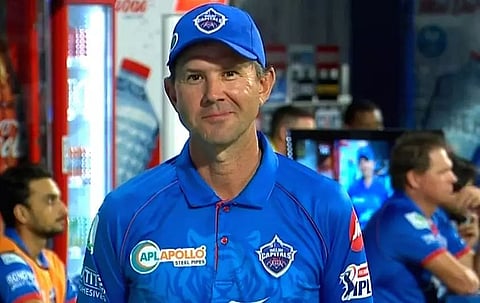 Ponting's arms 'falling off' while giving throwdowns to Smith