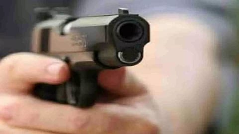 Woman fatally shot in head during robbery