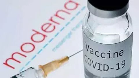 Moderna asking US, European regulators to greenlight COVID-19 vax