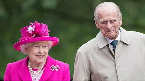 Queen Elizabeth II 'to wait in line' for vaccine