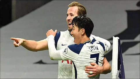 Spurs upset Arsenal to remain top, Liverpool cruise in Premier League
