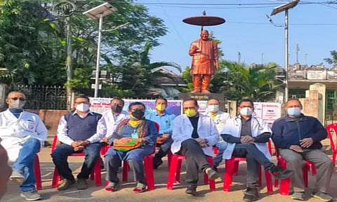 Doctors stage protest against Centre's move in Demow