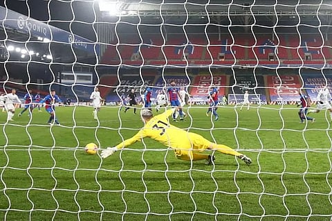 Leicester City fight back to draw at Palace, climb to second