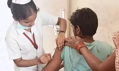 COVID Vaccination: Moradabad, U.P Ward Boy Dies Hours After Taking COVISHIELD Vaccine Dose