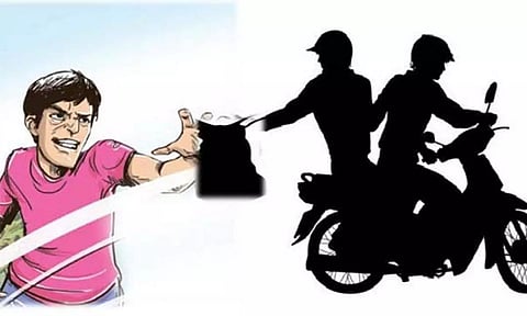Bag containing Rs 4 lakh snatched near ICICI Bank in Basistha