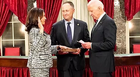Senator Kamala Harris' takes oath of office