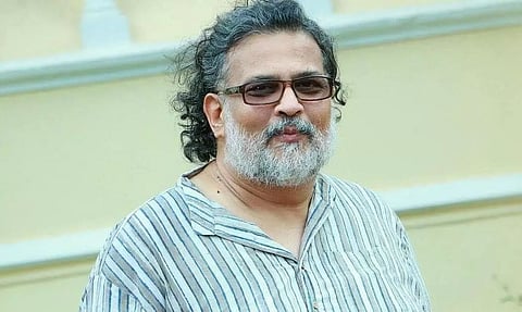 Restore siren to mark Bapu's assassination: Gandhi kin to President