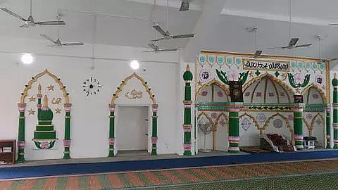'Suspicious' persons offer namaz at Beltola Jama Masjid