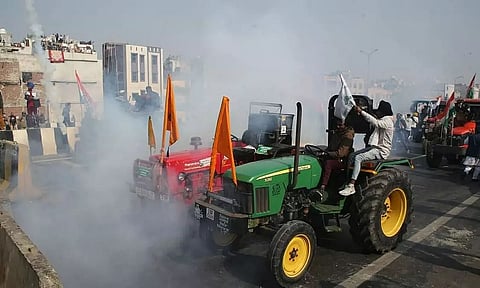 Breaking Police Barricades, Farmers at Tikri Border Enter Delhi; Create Ruckus