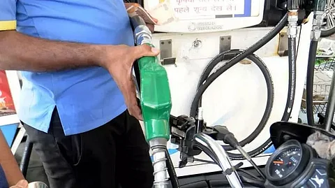 Petrol, diesel price remains on pause even as crude rises