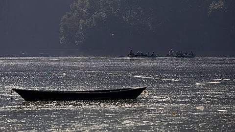Cracks in lake; Nepal alerts Uttar Pradesh administration
