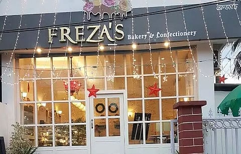 Eating Out: FREZA'S