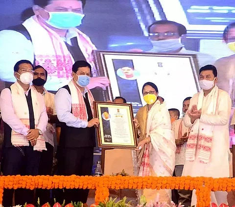 CM Sarbananda Sonowal presents Brajanath Sarma Award to renowned artiste Rina Bora