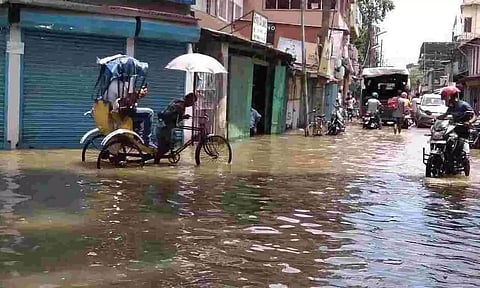 Water-logging hit business; shopkeepers of Netaji Subhas Road submit memo