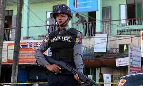 Myanmar police personnel, civilians cross into Mizoram
