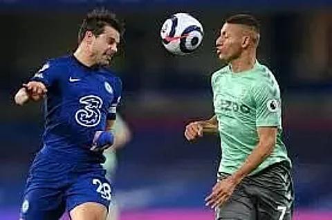 Chelsea, West Ham United win as Champions League race heats up
